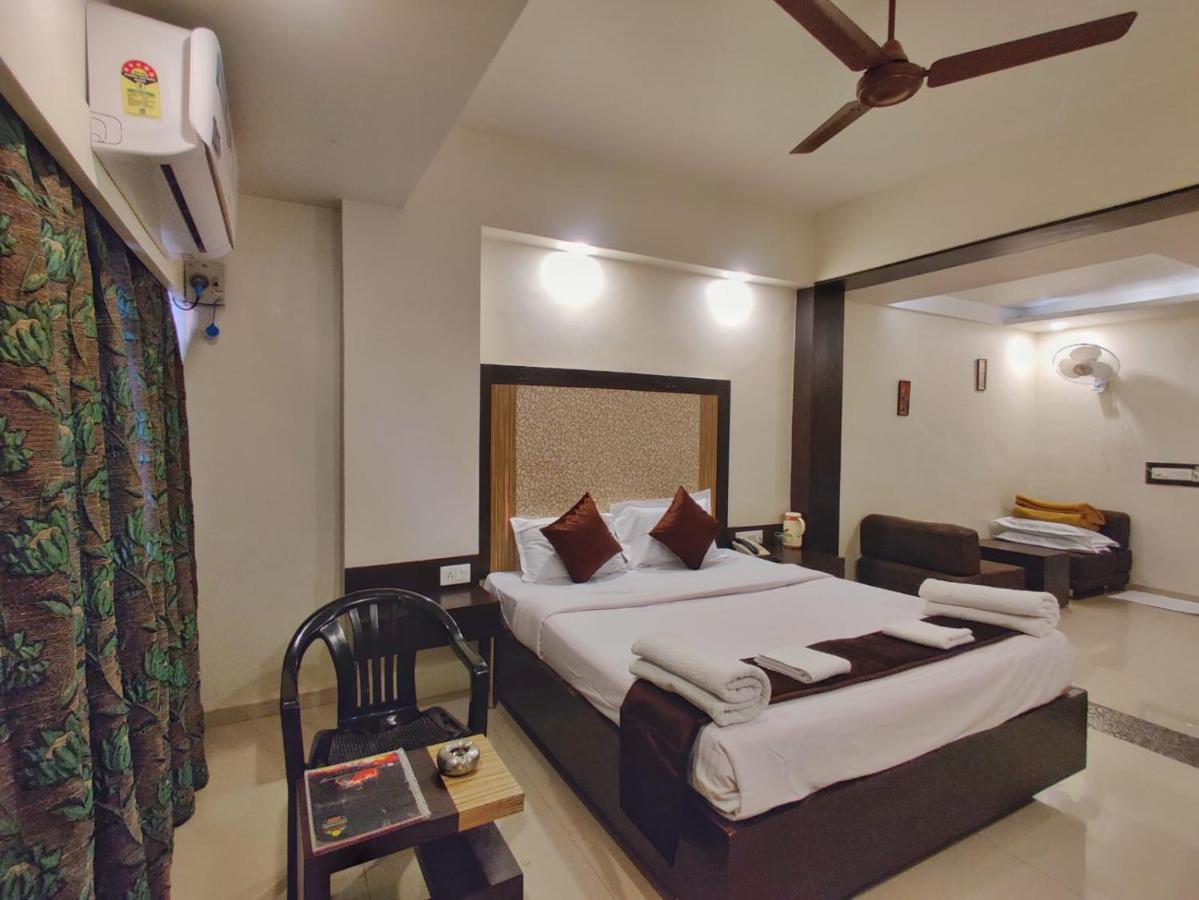 Hotel Ashwin Igatpuri, Pure Veg & Jain Food מראה חיצוני תמונה