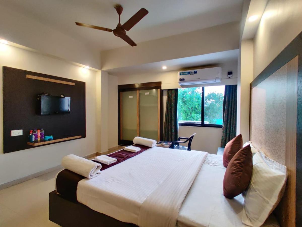 Hotel Ashwin Igatpuri, Pure Veg & Jain Food מראה חיצוני תמונה