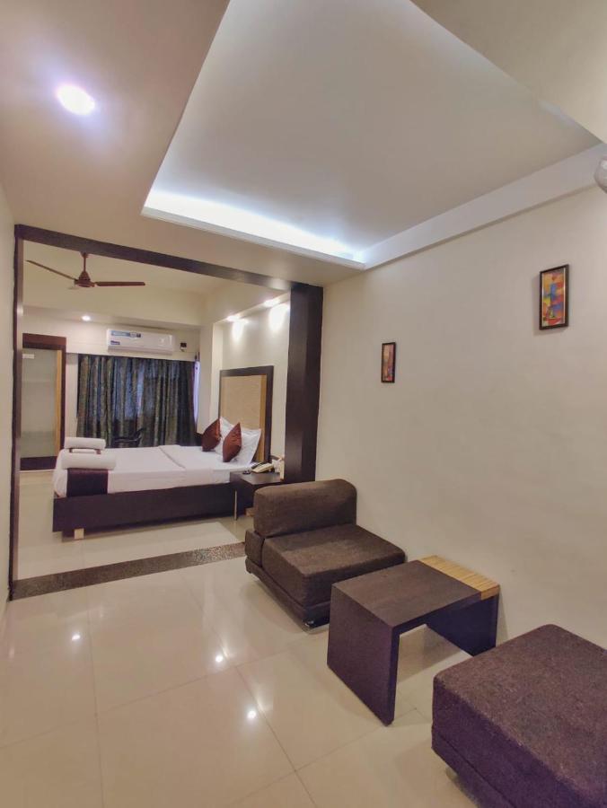 Hotel Ashwin Igatpuri, Pure Veg & Jain Food מראה חיצוני תמונה