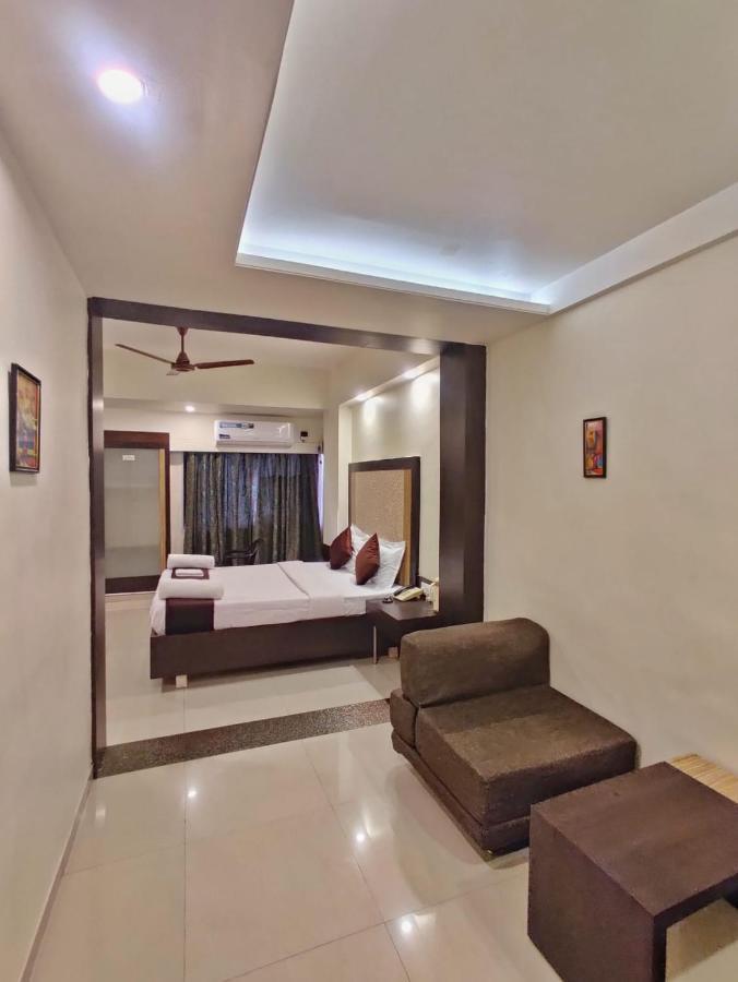 Hotel Ashwin Igatpuri, Pure Veg & Jain Food מראה חיצוני תמונה