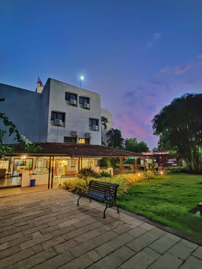 Hotel Ashwin Igatpuri, Pure Veg & Jain Food מראה חיצוני תמונה