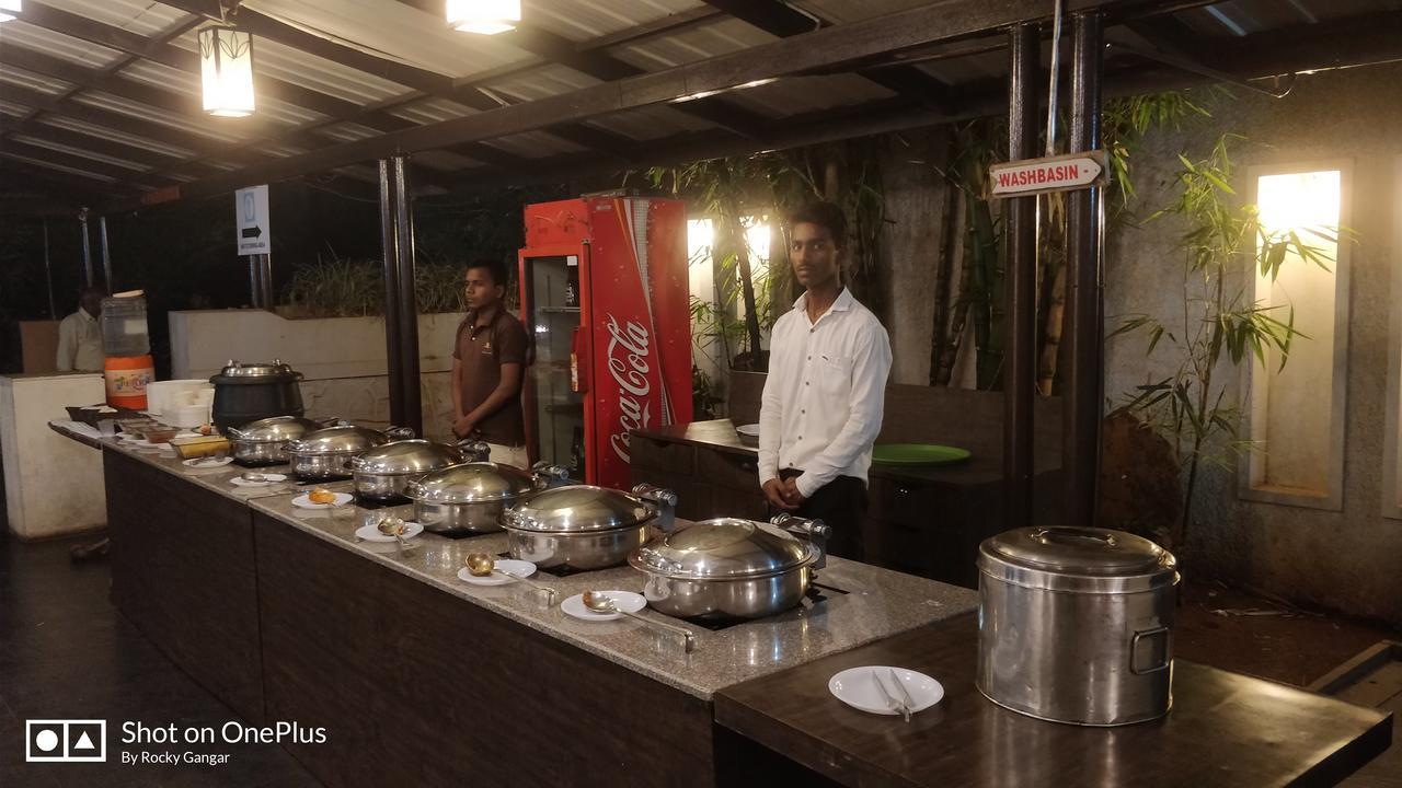 Hotel Ashwin Igatpuri, Pure Veg & Jain Food מראה חיצוני תמונה