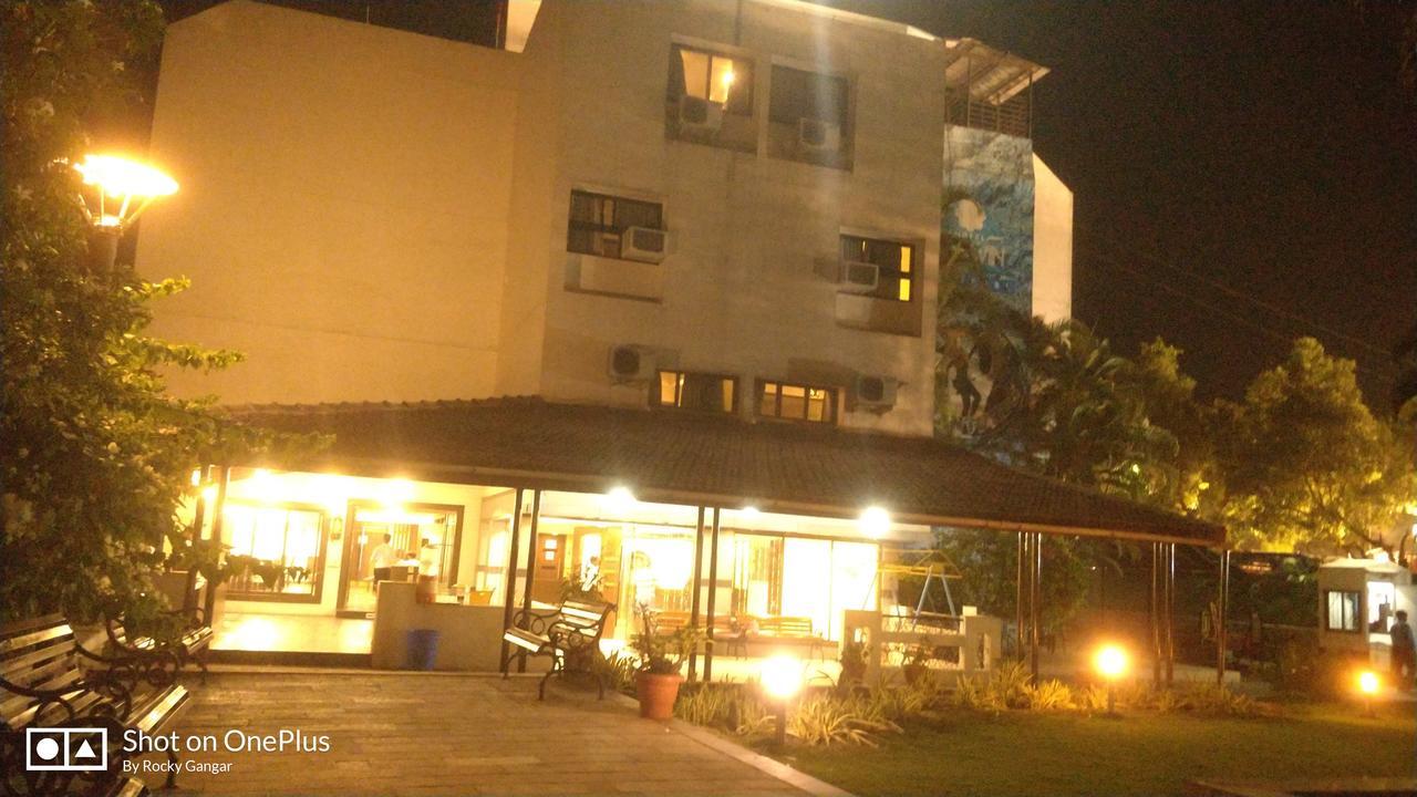 Hotel Ashwin Igatpuri, Pure Veg & Jain Food מראה חיצוני תמונה